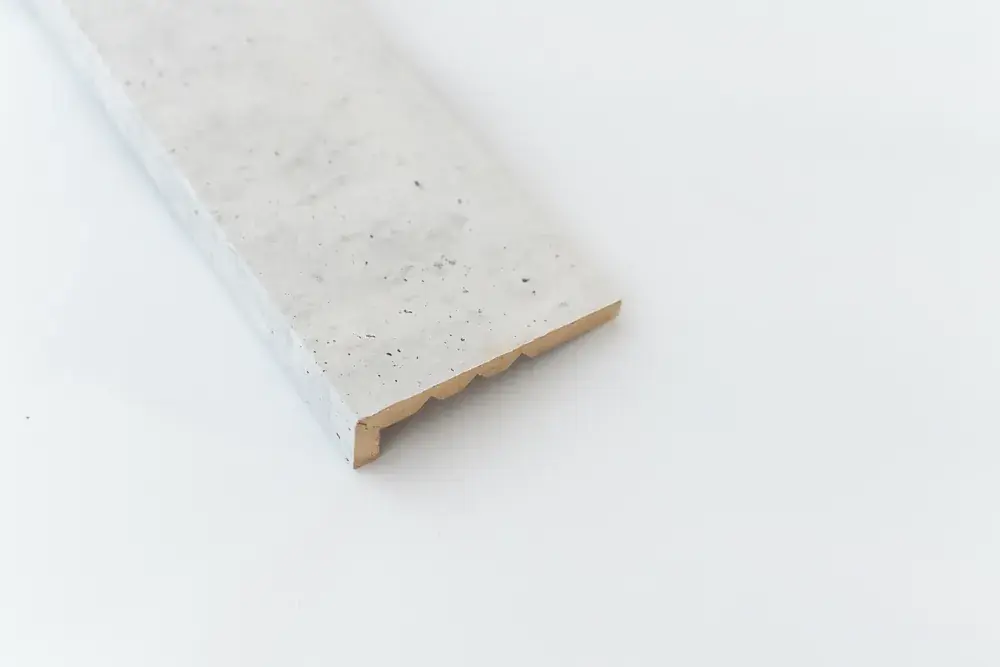 Achat Immédiat Moulure de finition pour panneau Maestro Latt - Raw Concrete - 30 x 120 x 2700 mm