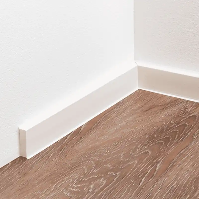 Plinthe d‘angle intérieur Savona blanc 40 x 13 mm lèvre souple teintée dans la masse Must-Have