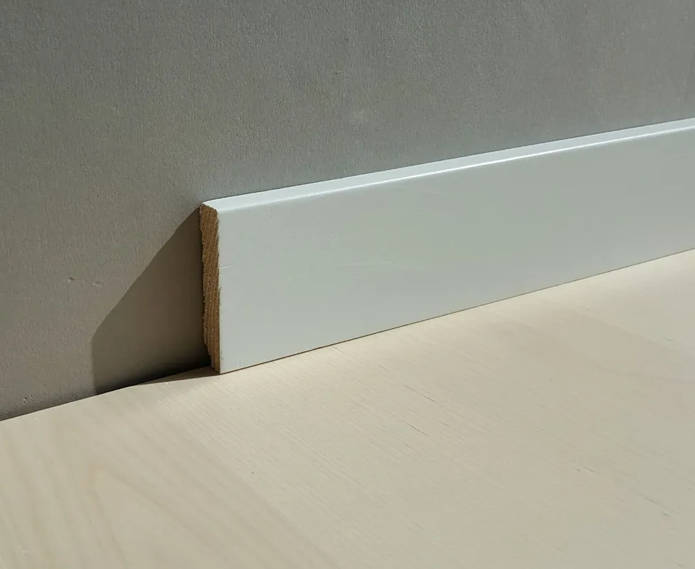 Plinthe blanche moderne "Zwickau" en bois massif, différentes hauteurs PROVISTON Haute Qualité
