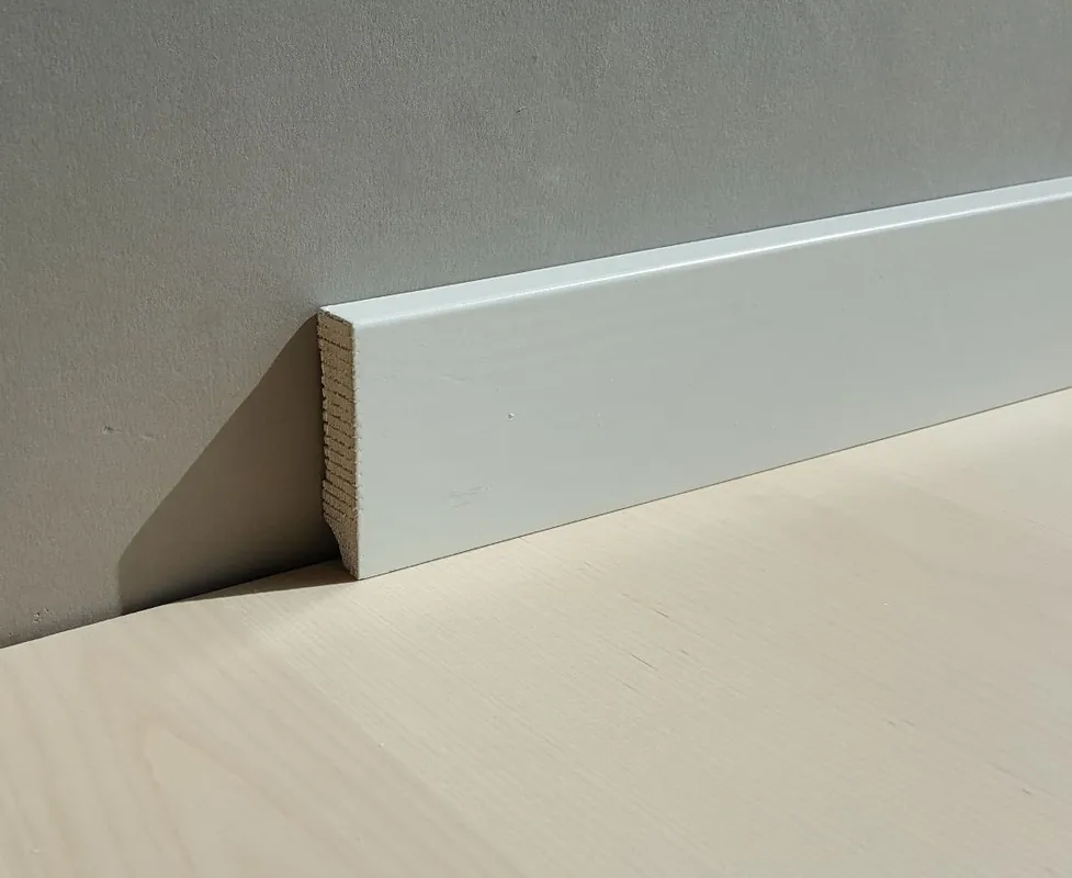 Plinthe blanche moderne "Zwickau" en bois massif, différentes hauteurs PROVISTON Réduction