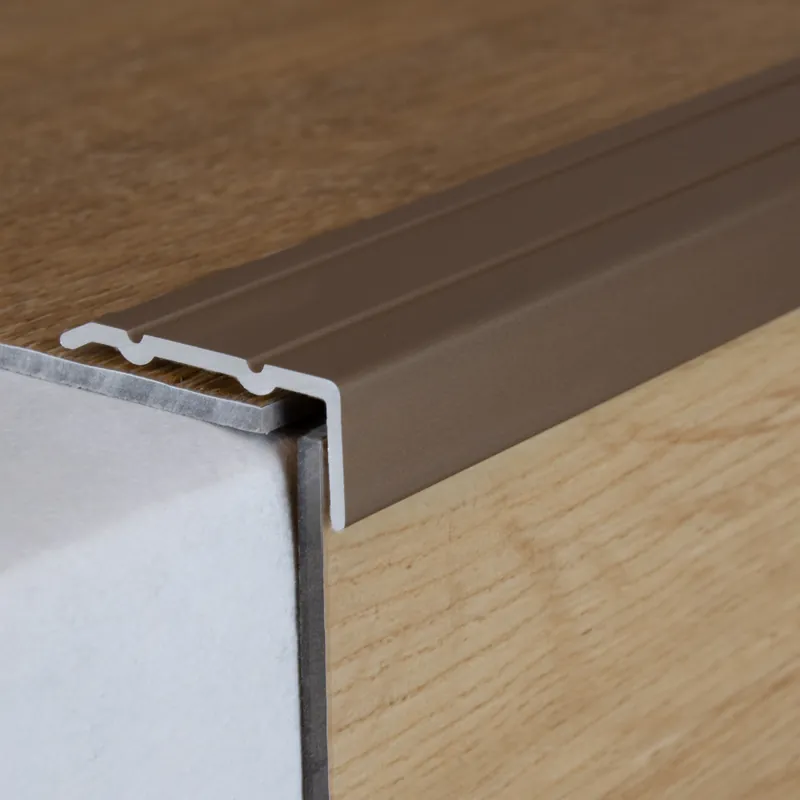 Cornière 24.5 mm type 8889 aluminium anodisé autoadhésif Jusqu'à Épuisement Des Stocks