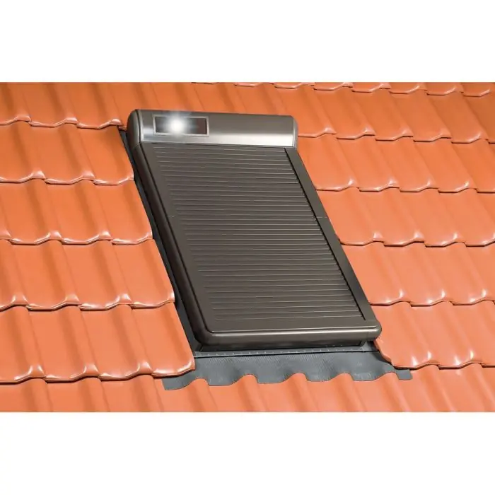 Réduction FAKRO ARZ KOMFORT SOLAR Volet roulant solaire pour les fenêtres de toit FAKRO ✓ Compatible avec ARTENS et OptiLight